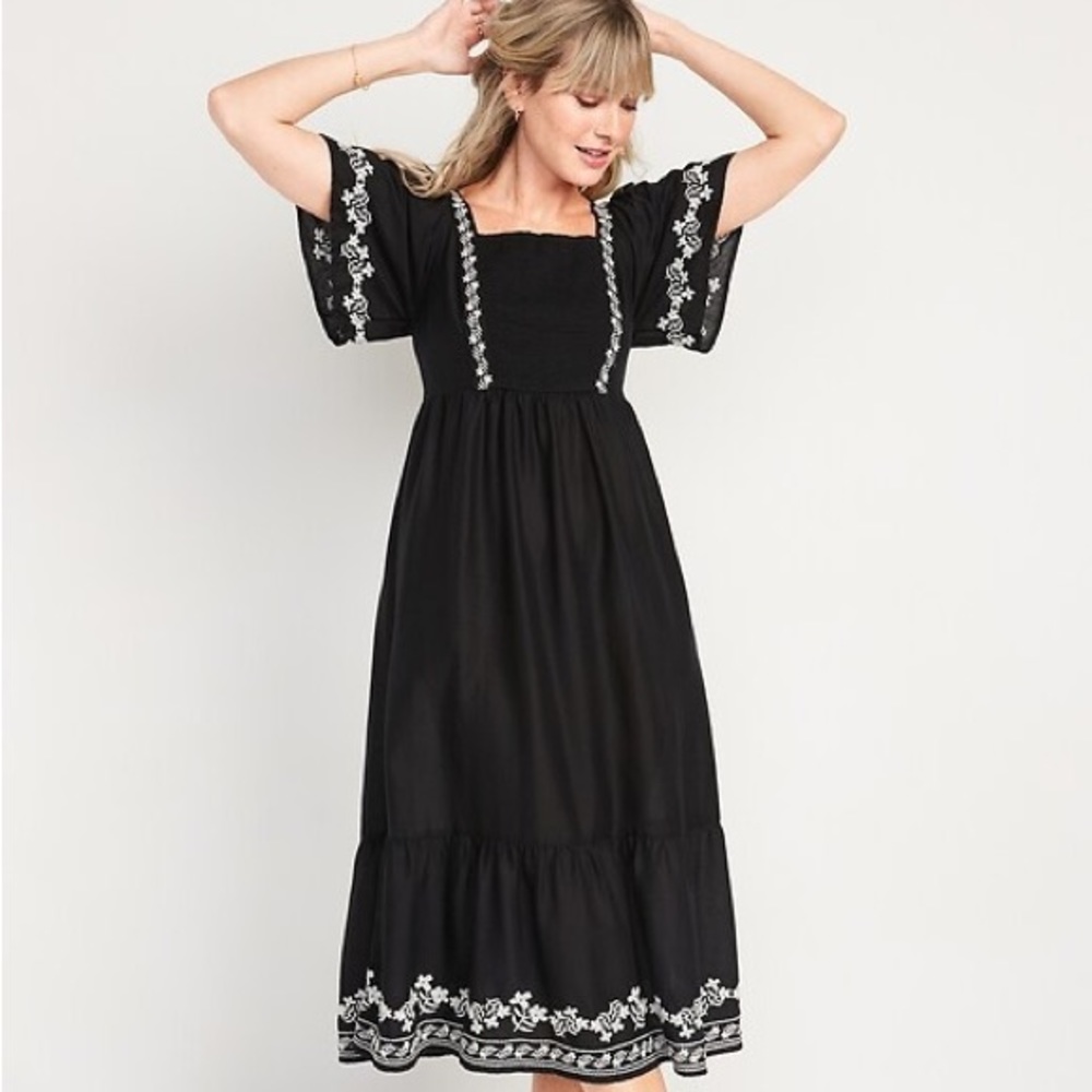 Old Navy Fit & Flare Short Sleeve Tie-Back Midi Dress